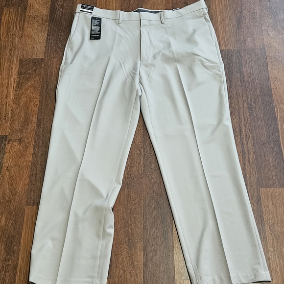 NWT HAGGAR mens stretch wrinkle-free dress pants SIZE  42x32 COLOR STONE RP 80$ - Picture 1 of 16